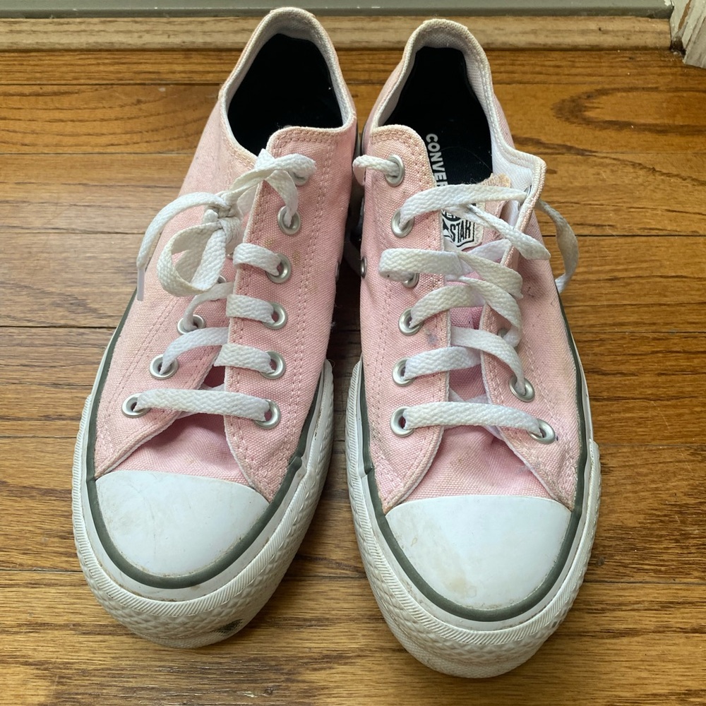 Converse Low Top Sneakers in Light Pink and White
